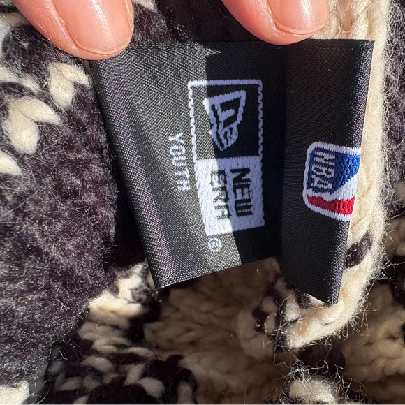 NBA CHICAGO BULLS YOUTH Cream and Black Beanie - Picture 3 of 5